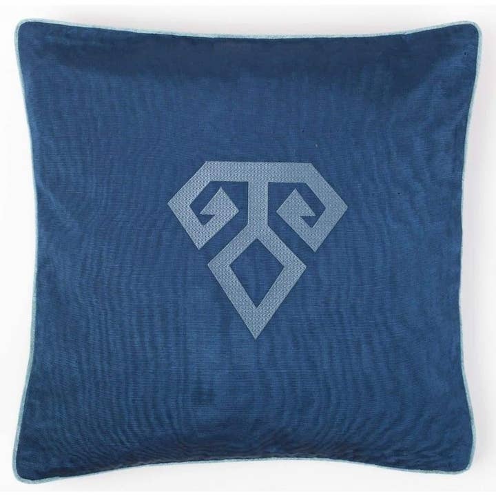 Coussin en soie brodé Kutnu - Fertilité, bleu foncé Au pour la vente par Bohemtolia