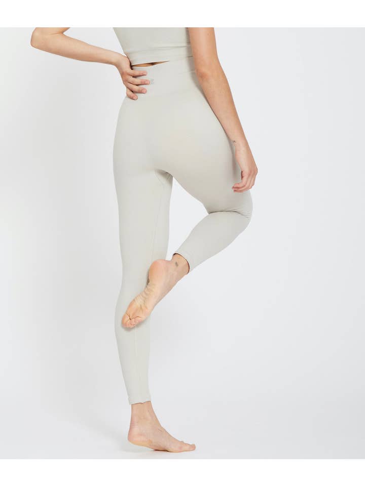Yoga Searcher – wholesale Sport-/loungeleggings – Dam – KEISHO – Tights tillverkade av återvunna material2