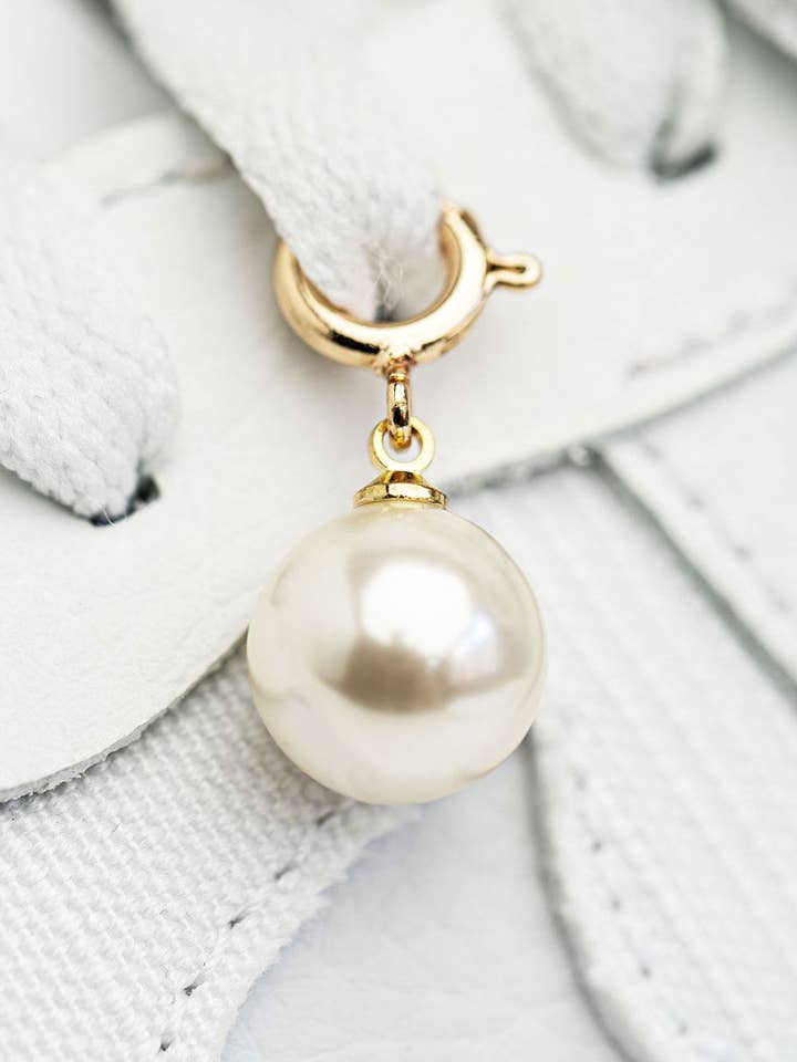 Breloque perle pour baskets pour la vente par Cheeky Chain