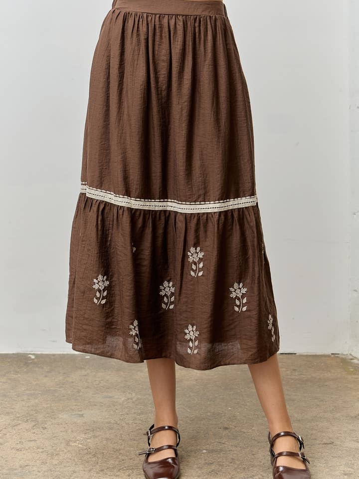 FALDA LARGA BORDADA FLORAL para venta al por mayor de Polagram by Wellmade USA