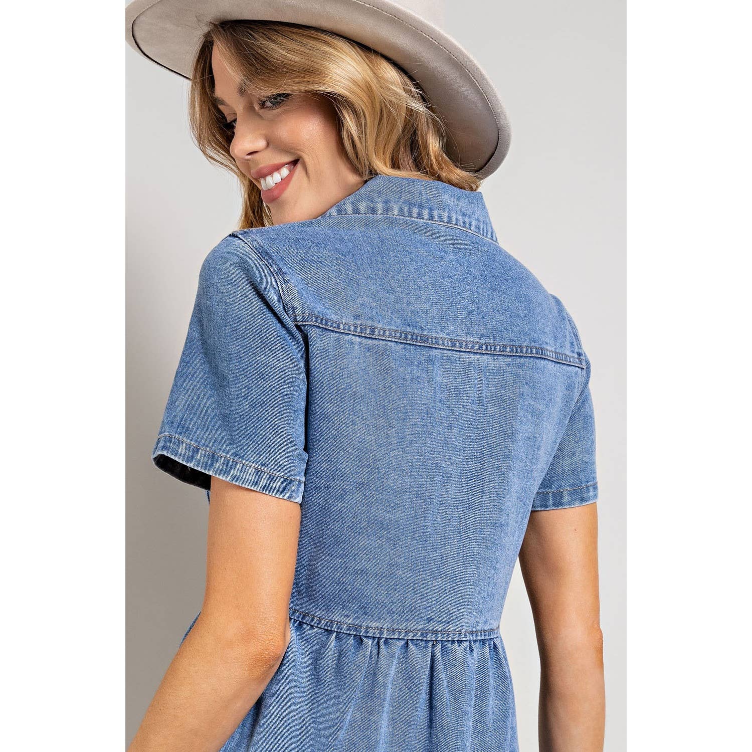 Sweet Generis - Wholesale Jurk - Dames - PLUS SPIJKERJURK MET KNOOPSLUITING EN RUCHES11