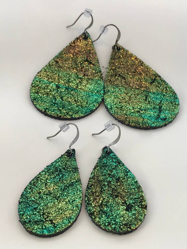 Boucle d'oreille vintage caméléon en cuir craquelé pour la vente par Cre8tv Qn