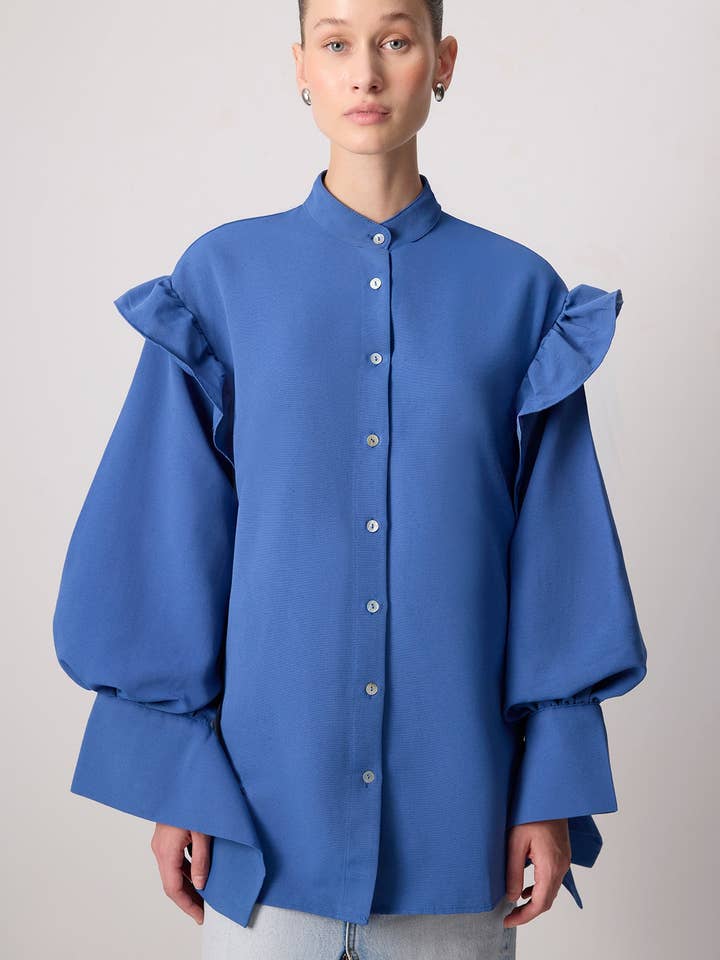 Statement-Ärmel Leinenmischung Rüschenbluse in Königsblau für den Großhandel von Touché Privé