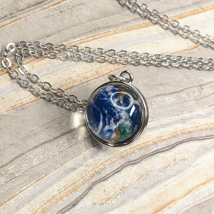 Fiona Accessories – Colar pingente/pendente por atacado – Colar Astronomy Charm do Espaço Colar Terra5