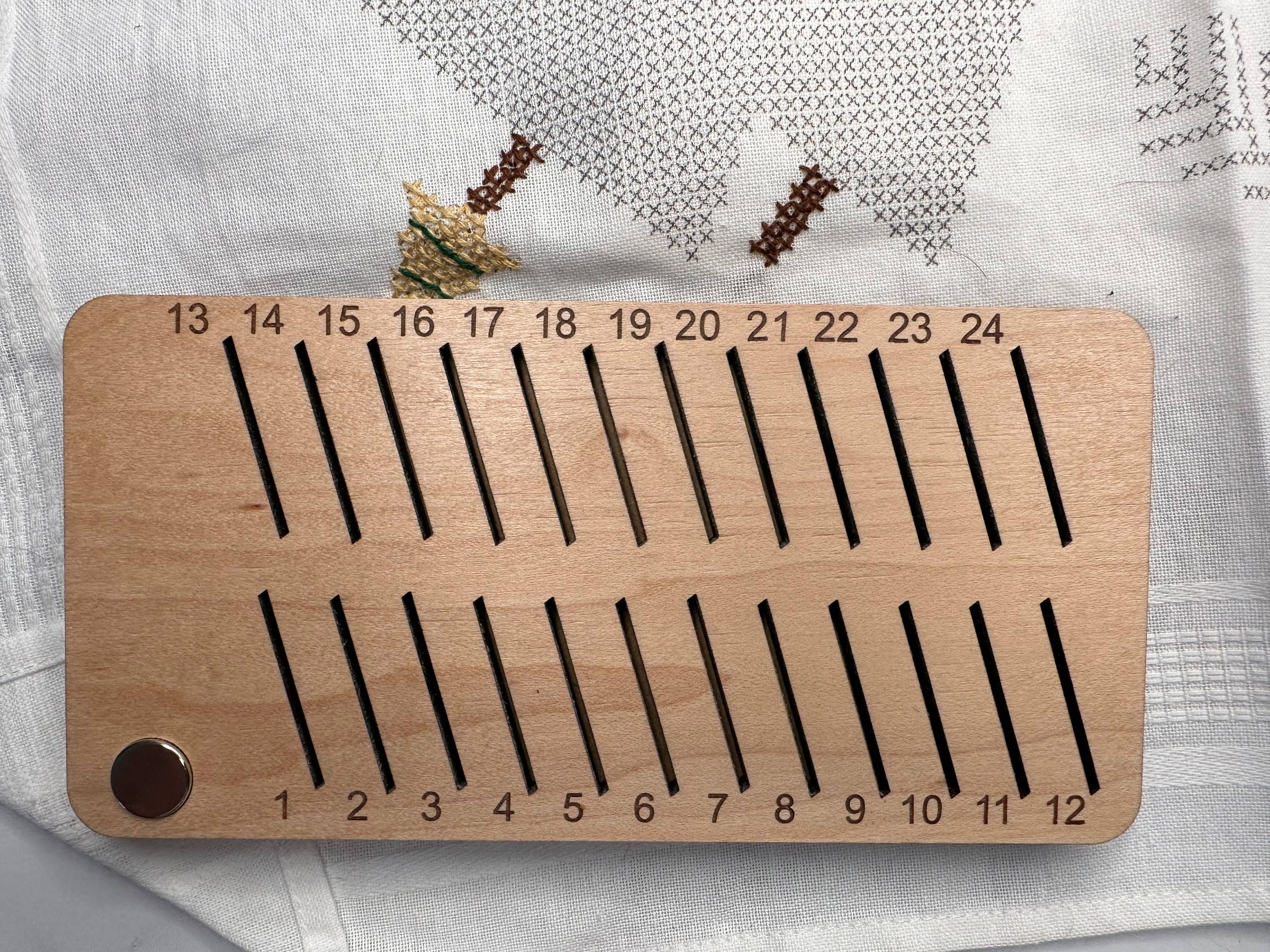 J&K Canfield Creations - Venta al por mayor Material para bordado/punto de cruz - Organizador de canillitas para bordado3