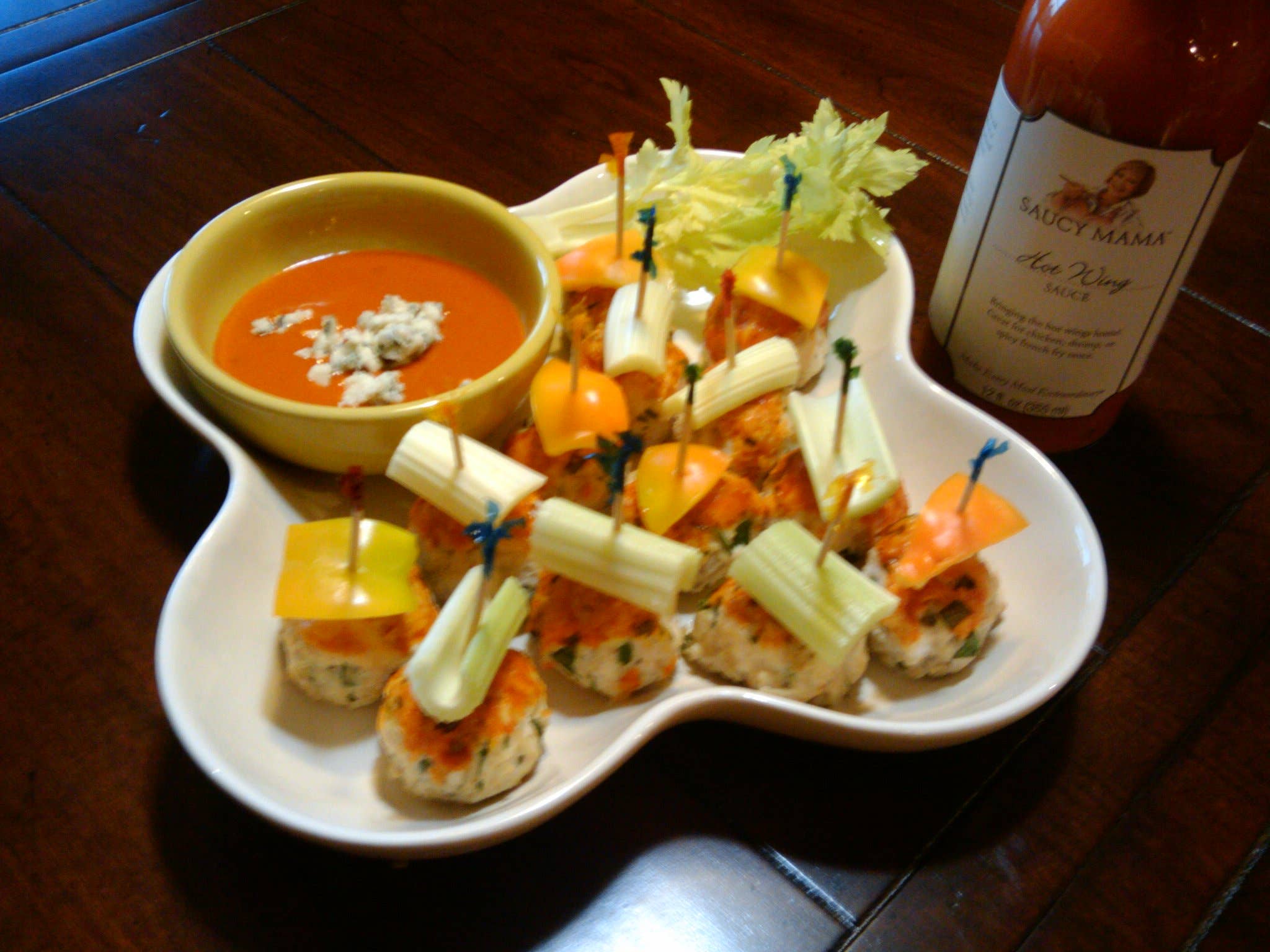 Suzie's Organics and More - Wholesale Sauce - NEW 2025 Saucy Mama Spicy Garlic Wing Sauce 12fl oz1