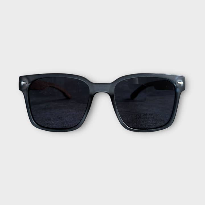 Occhiali da sole in legno MILANO Grigio per la vendita all'ingrosso da parte di BOTTEGA SMERALDA