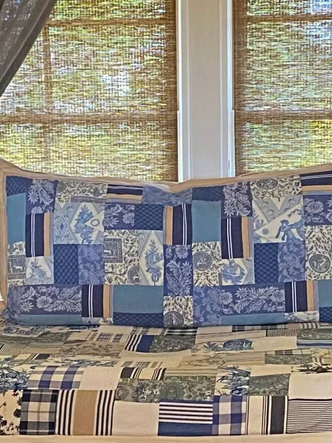 Französische blaue Vintage-Patchworkdecke für den Großhandel von La Maisonnette