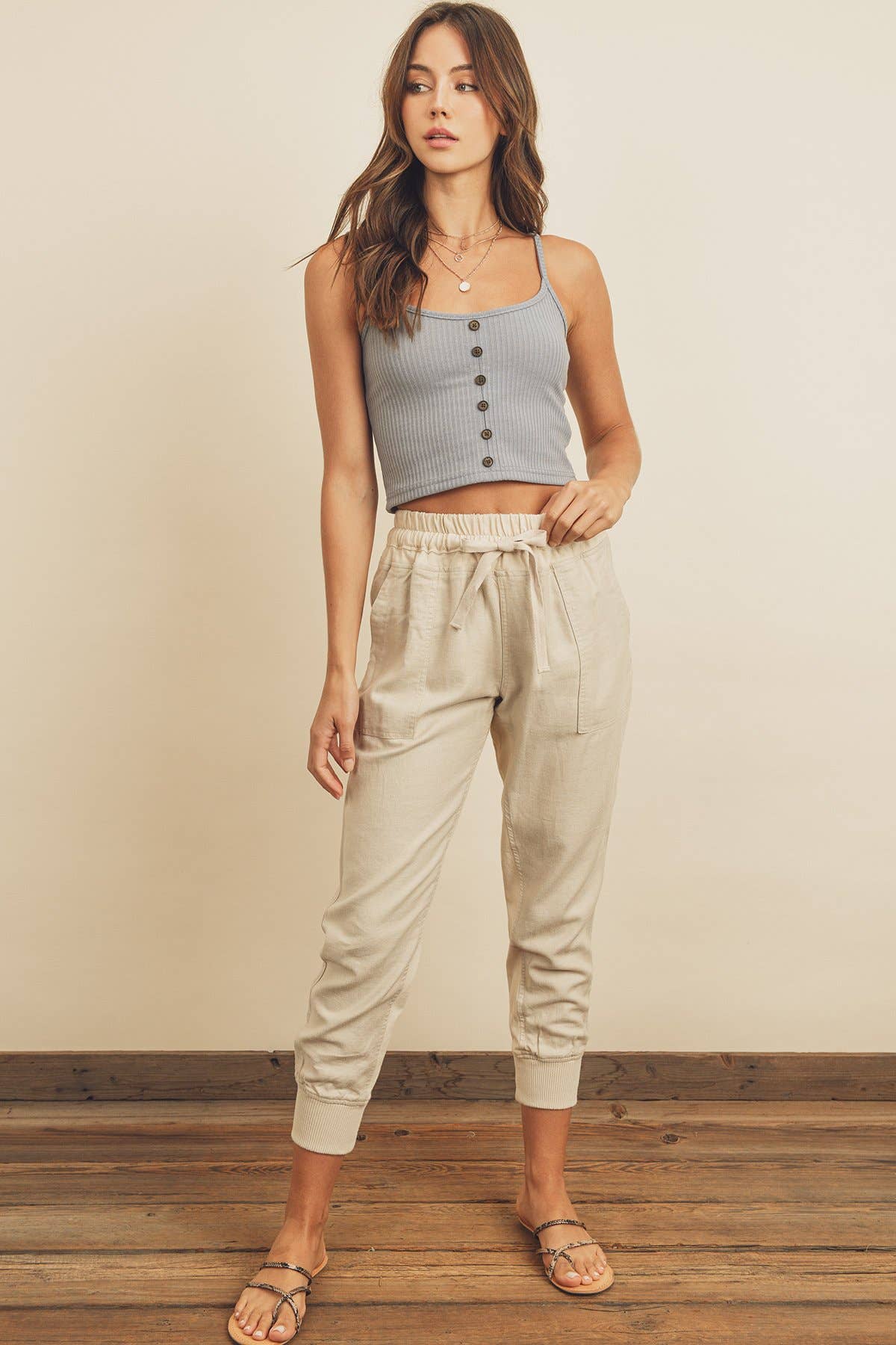 Dress Forum – Top de malha - Mulher por atacado – Top recortado com nervuras frontal com botão FT47088