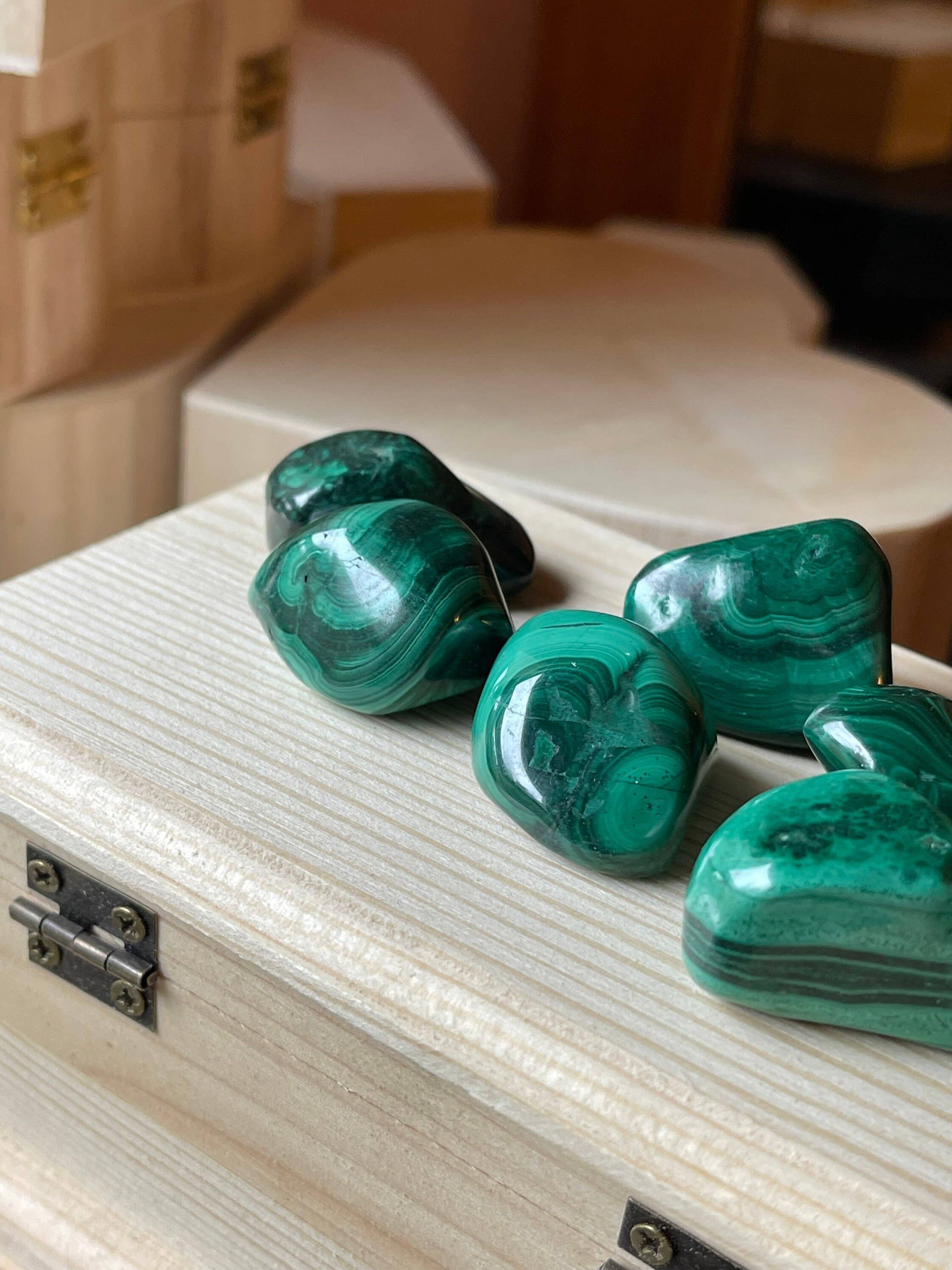 Tumbledshop – Großhandel Spiritueller Stein/Kristall – Trommelstein aus Malachitkristall, Chakra-Stein, Manifest3