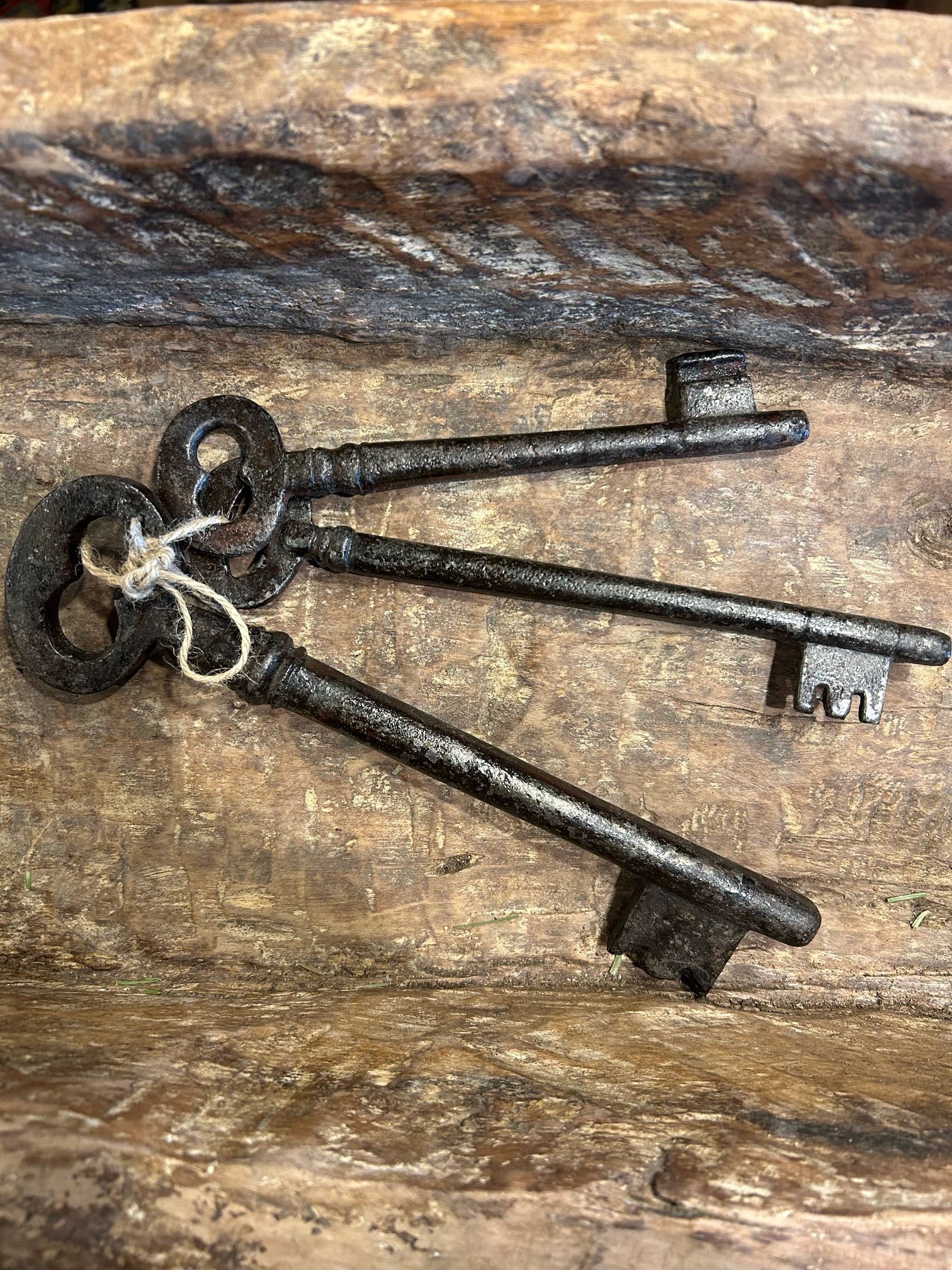 Asia West - Venta al por mayor Artículo decorativo de mesa -  Llaves Skelton de hierro fundido (juego de 3)8