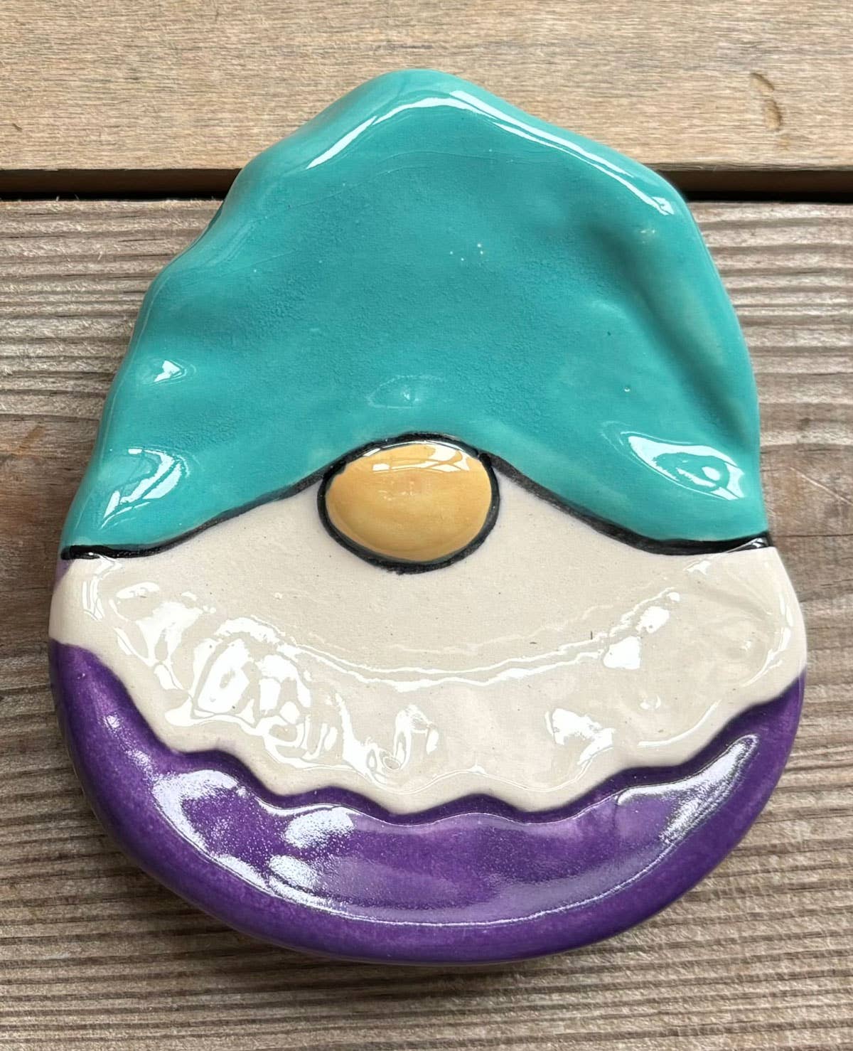 August Ceramics – wholesale Jewellery dish – Ceramic Gnome dishes comes in a pack of 4 different colors.2