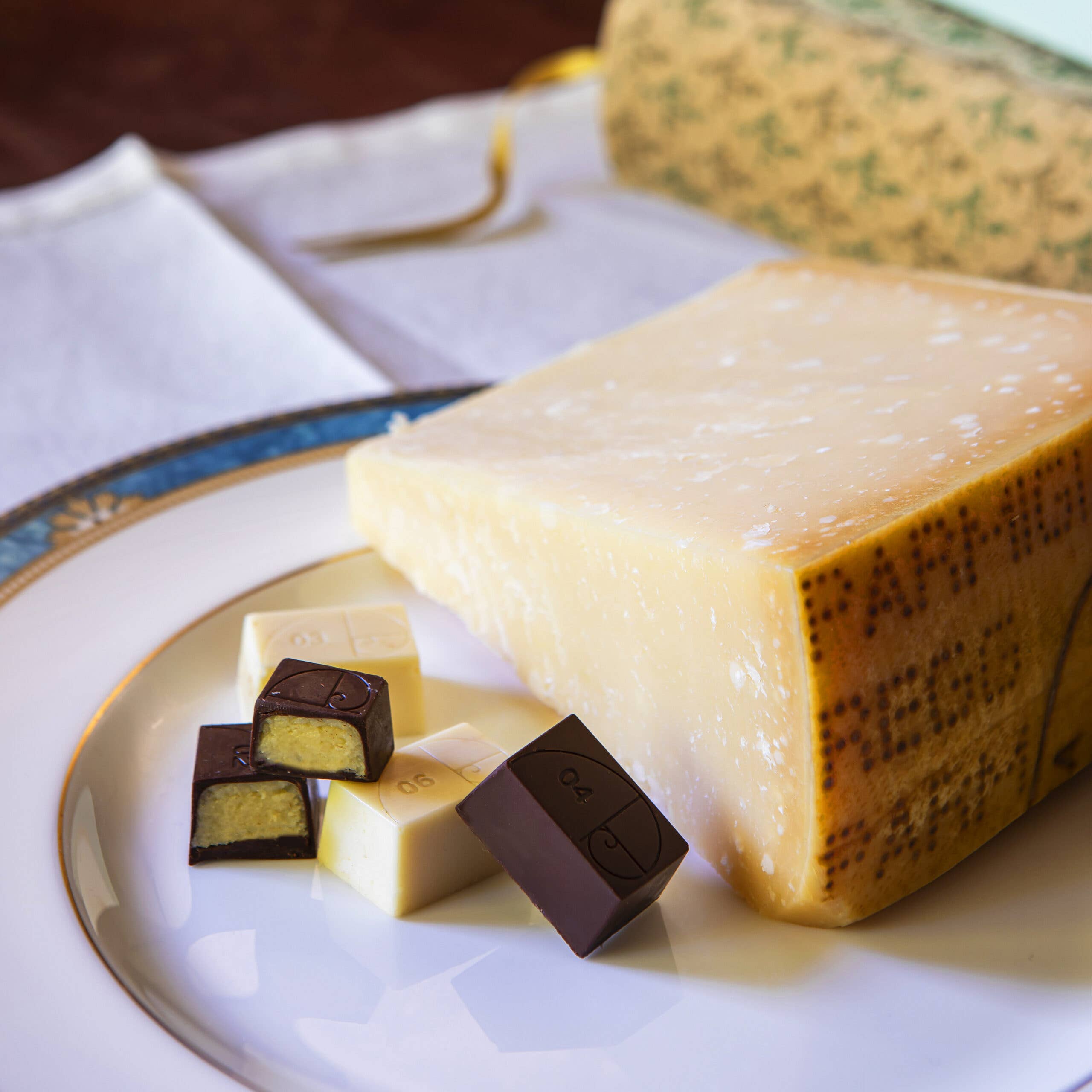 Cioccolato Lavoratti 1938 - Venta al por mayor Caja de bombones - Bombones aperitivo de chocolate con Parmigiano Reggiano1