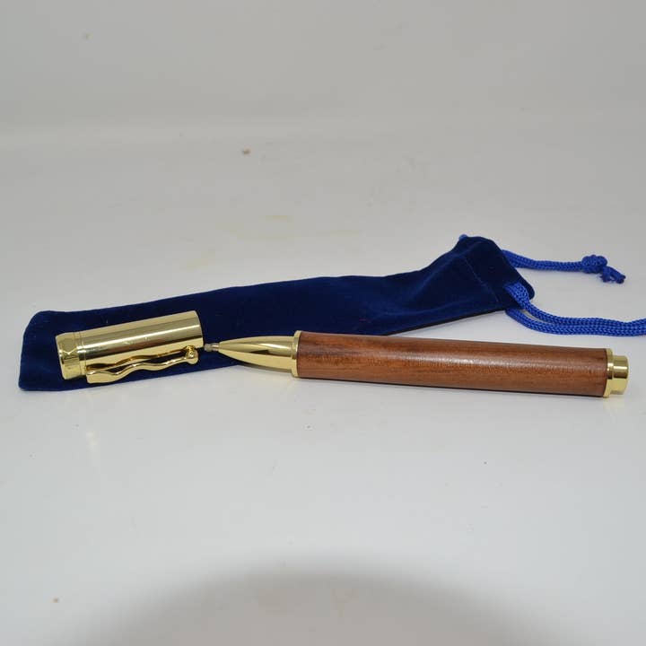 Bolígrafo de madera personalizado, bolígrafo enrollable, tapa magnética, manzana para venta al por mayor de Huizbirn