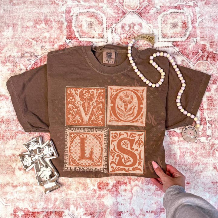 Comfort Colors Vintage Tennessee Vols T-shirt voor wholesale door Sweet Tees & More