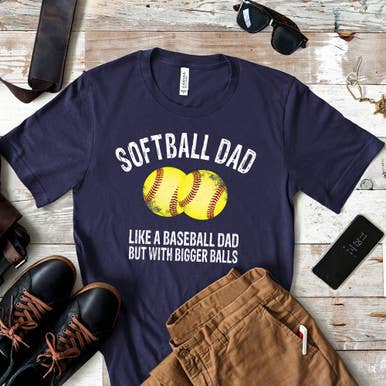 Trendy Transfers – Großhandel Sublimationsrohling – Softball-Dad wie ein Baseball-Dad, aber mit größeren Bällen DTF-Wärmeübertragung0