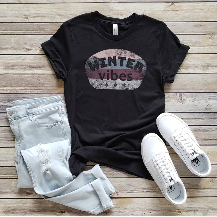 T-SHIRT WINTER VIBES | SEASONS | TAILLES XS-2XL pour la vente par Loopty Loo Designs