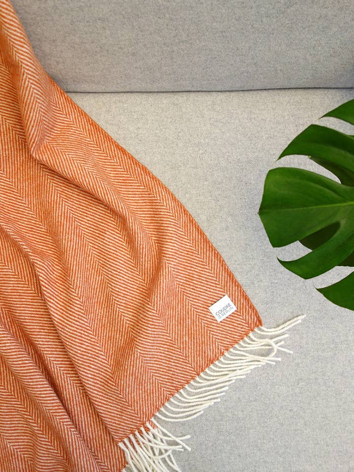 Wolldecke / Kuscheldecke herringbone terracotta für den Großhandel von Coudre Berlin