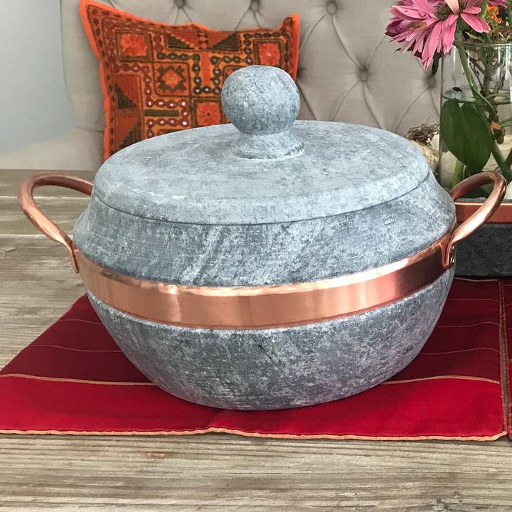 Seasonal Home Needs Soapstone Cookwares - Vendita all'ingrosso Pentole - Pentola Rotonda in Pietra Ollare 2,5 Litri