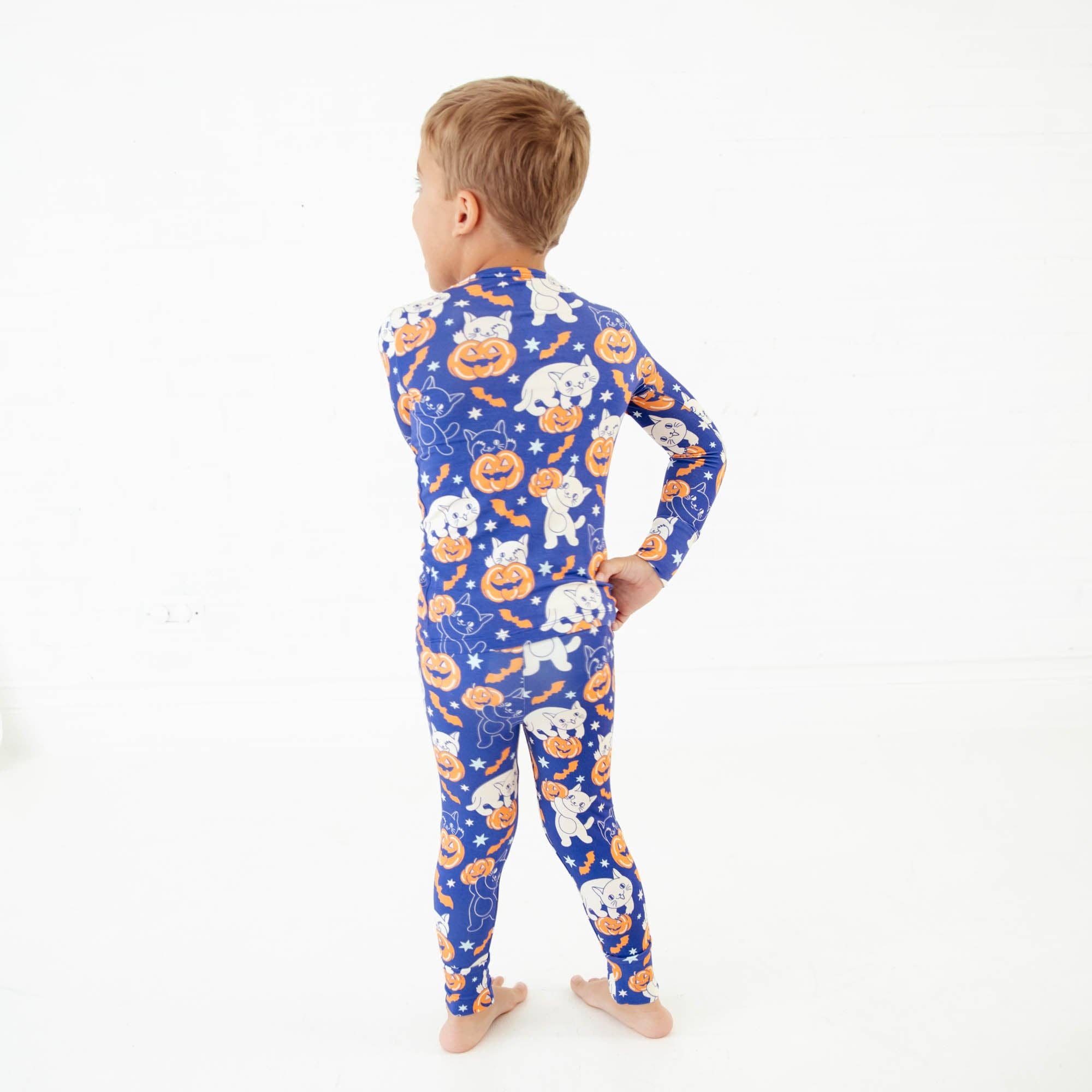 Dreamiere – Großhandel Schlafanzug-Set – Kinder – Feline Gruseliges Halloween-Katzen-Pyjama-Set für Kinder aus Bambus, zweiteilig4