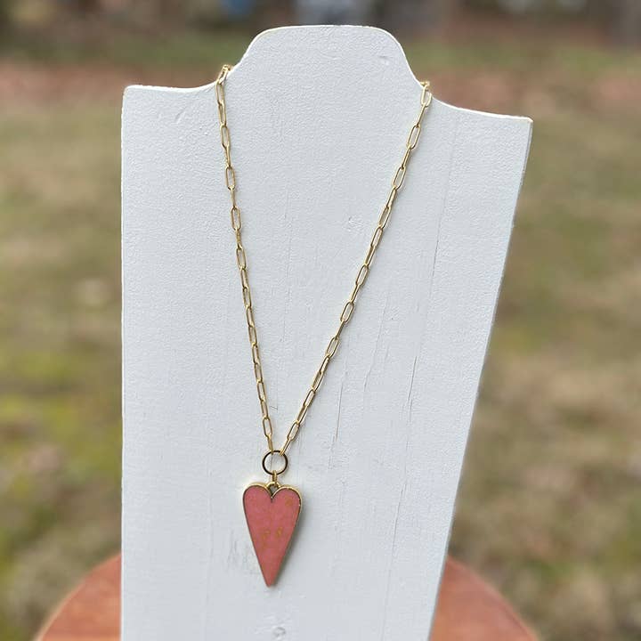 Grand collier en forme de cœur allongé en or pour la vente par Nobska Craftsmen