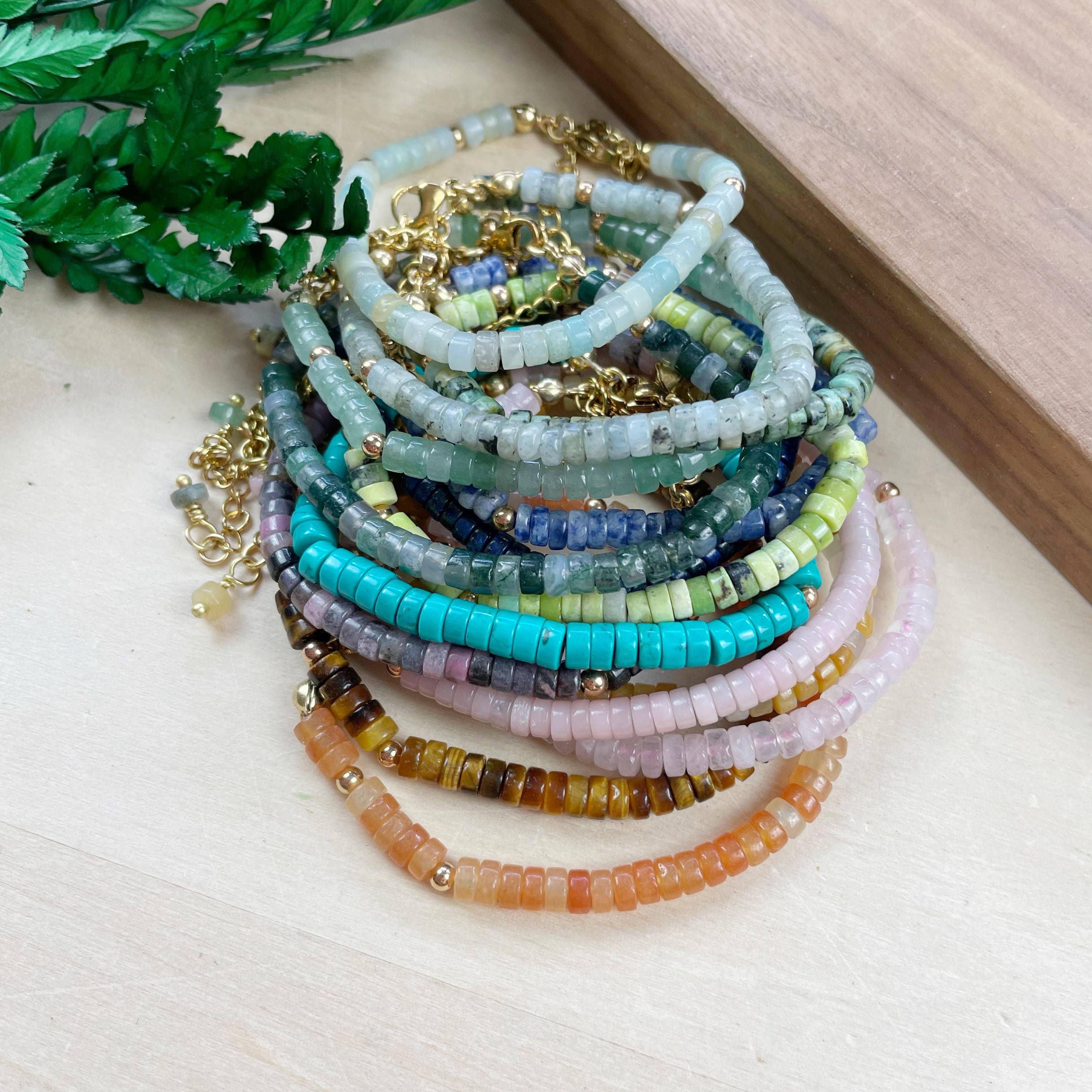 Ewelina Pas Jewelry – Engroshandel Perlearmbånd – Litae armbånd - delikat armbånd med ædelstensperler5