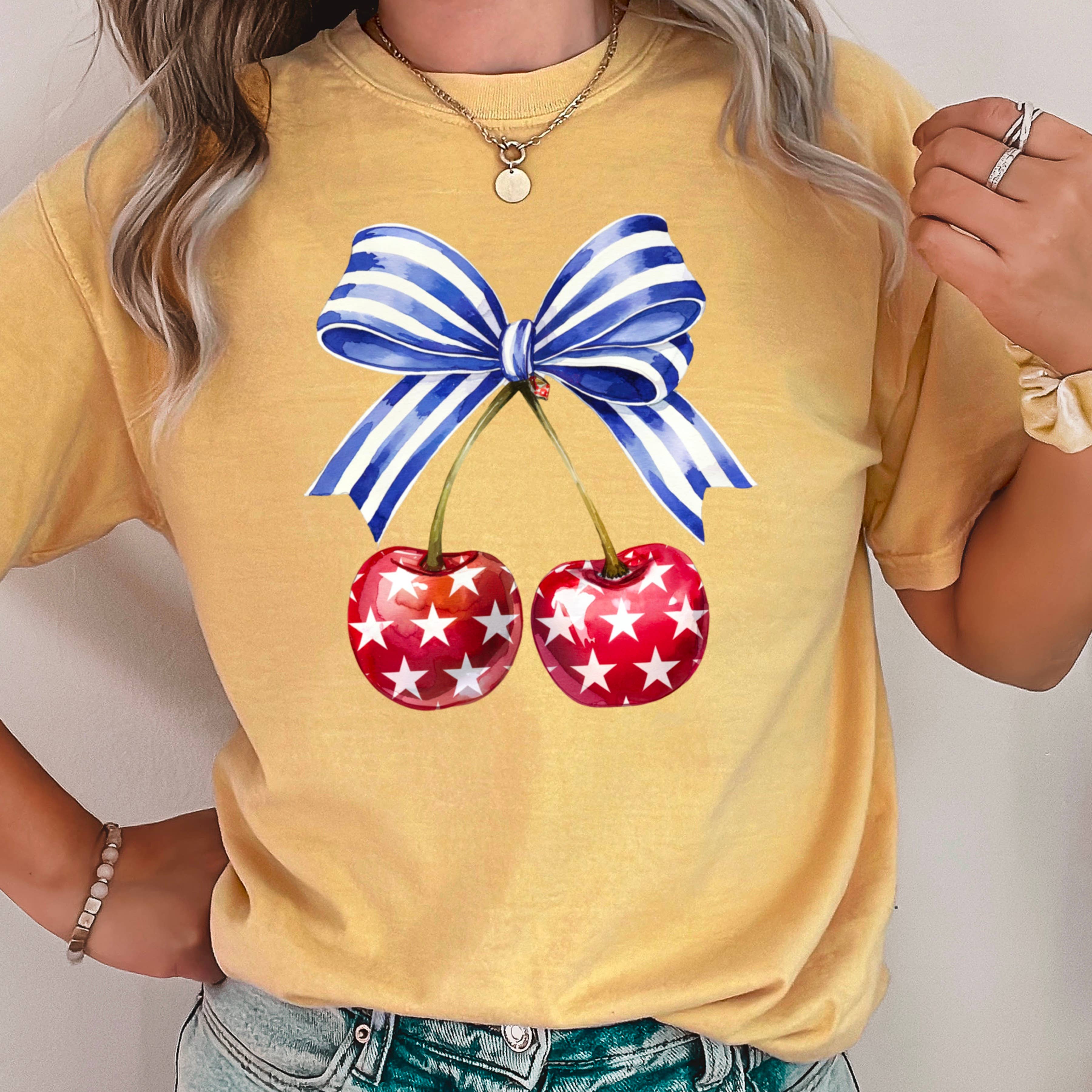 Shoppe SHC – Großhandel T-Shirt (Grafikdruck) – Damen – Coquette Kirschen 4. Juli Grafikshirt | Komfortfarbe12