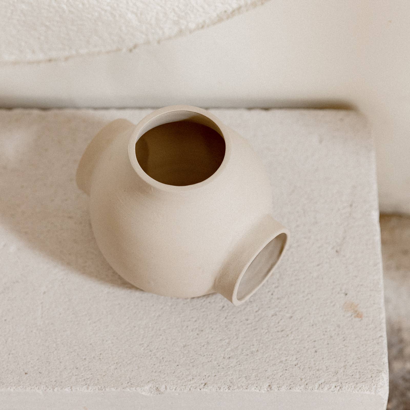 Claycraft – wholesale Vas – Rund keramisk bollvas öppen design rå handgjord14