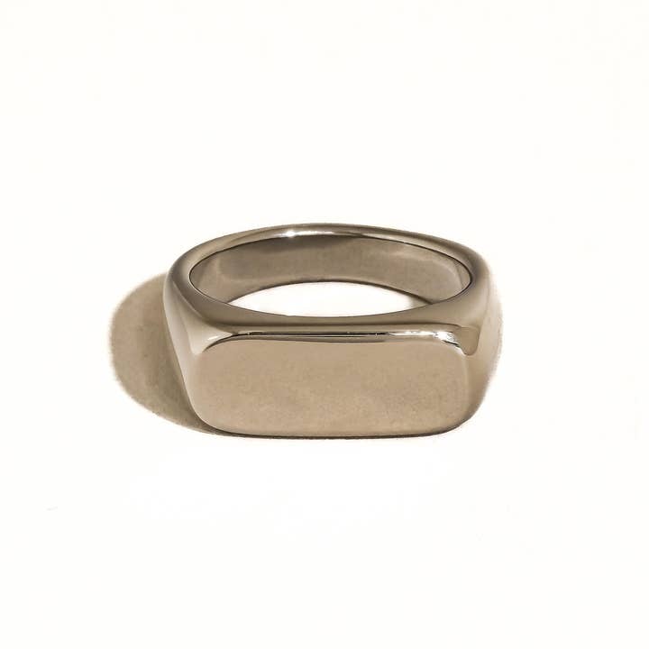 Flânerie by MAIQ - Wholesale Signet Ring - Glayce 18K Gold Non-Tarnish Classic Signet Ring3