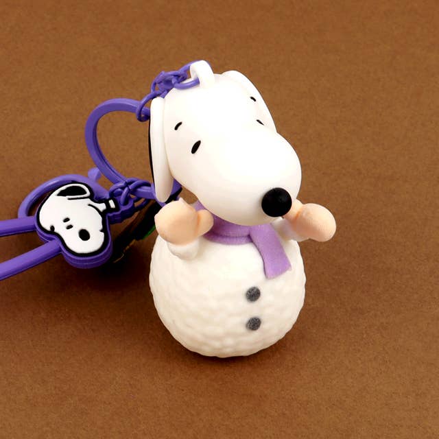 K-Wonderland - Wholesale Sleutelhanger - Uniseks - Pinda's Snoopy Kerstfiguur Sleutelhanger (Willekeurige Stijl)4