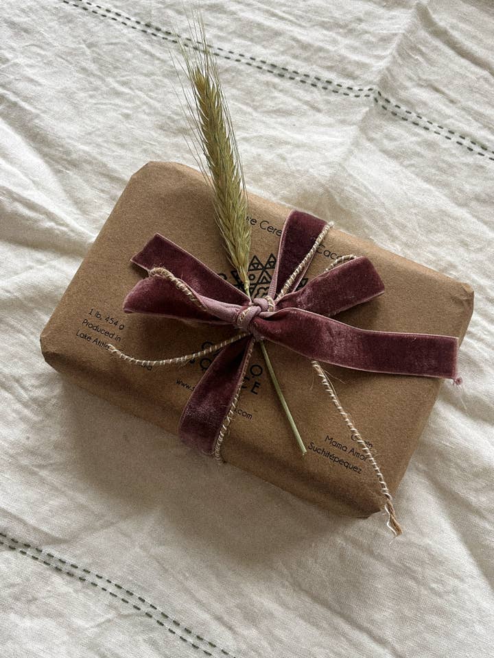 Kerstspecial: ceremoniƫle cacao van Mama Amor, Guatemala for wholesale by The Cosmic Club