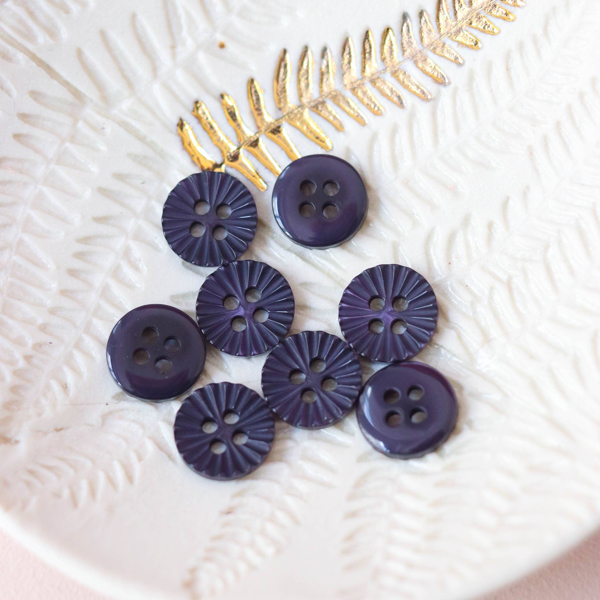 Lise Tailor – Großhandel Knopf/Druckknopf zum Annähen – Daisy Knöpfe mit Blütenblattmuster, 12 mm17