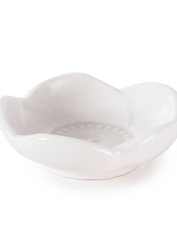 Bol à bijoux en forme de fleur épanouie blanche pour la vente par Penny Lane Jewelry Co