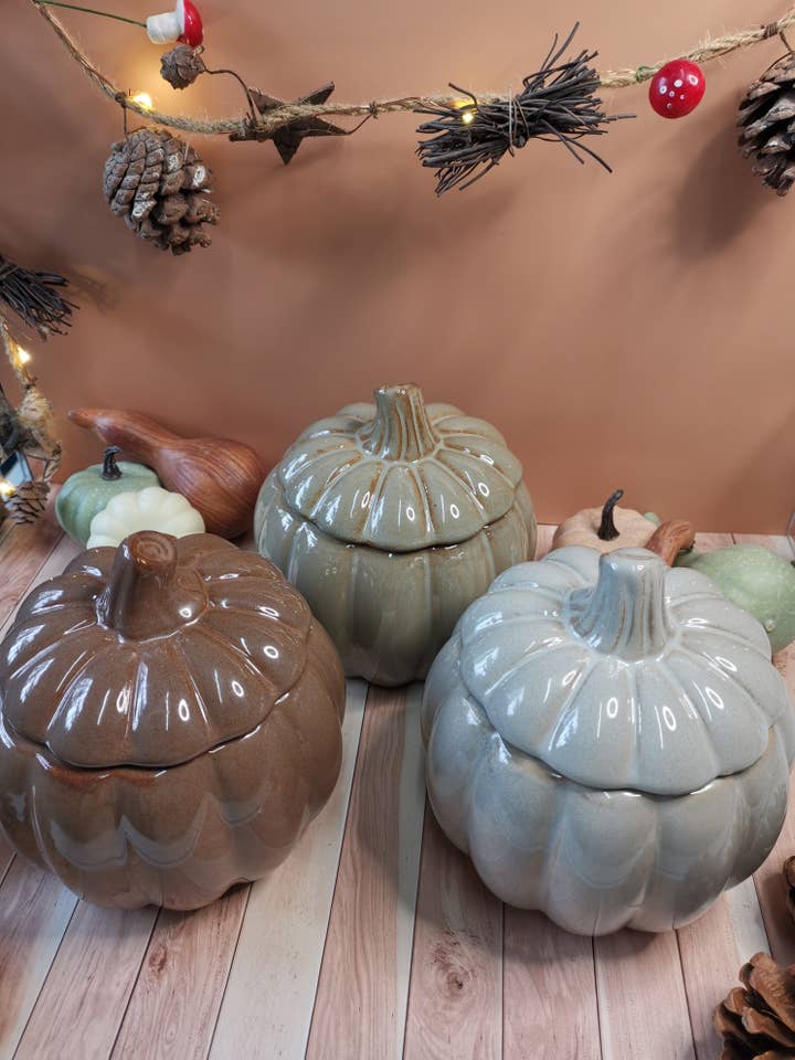 Geurkaars Herfstpompoen in Keramiek voor wholesale door Biotandem