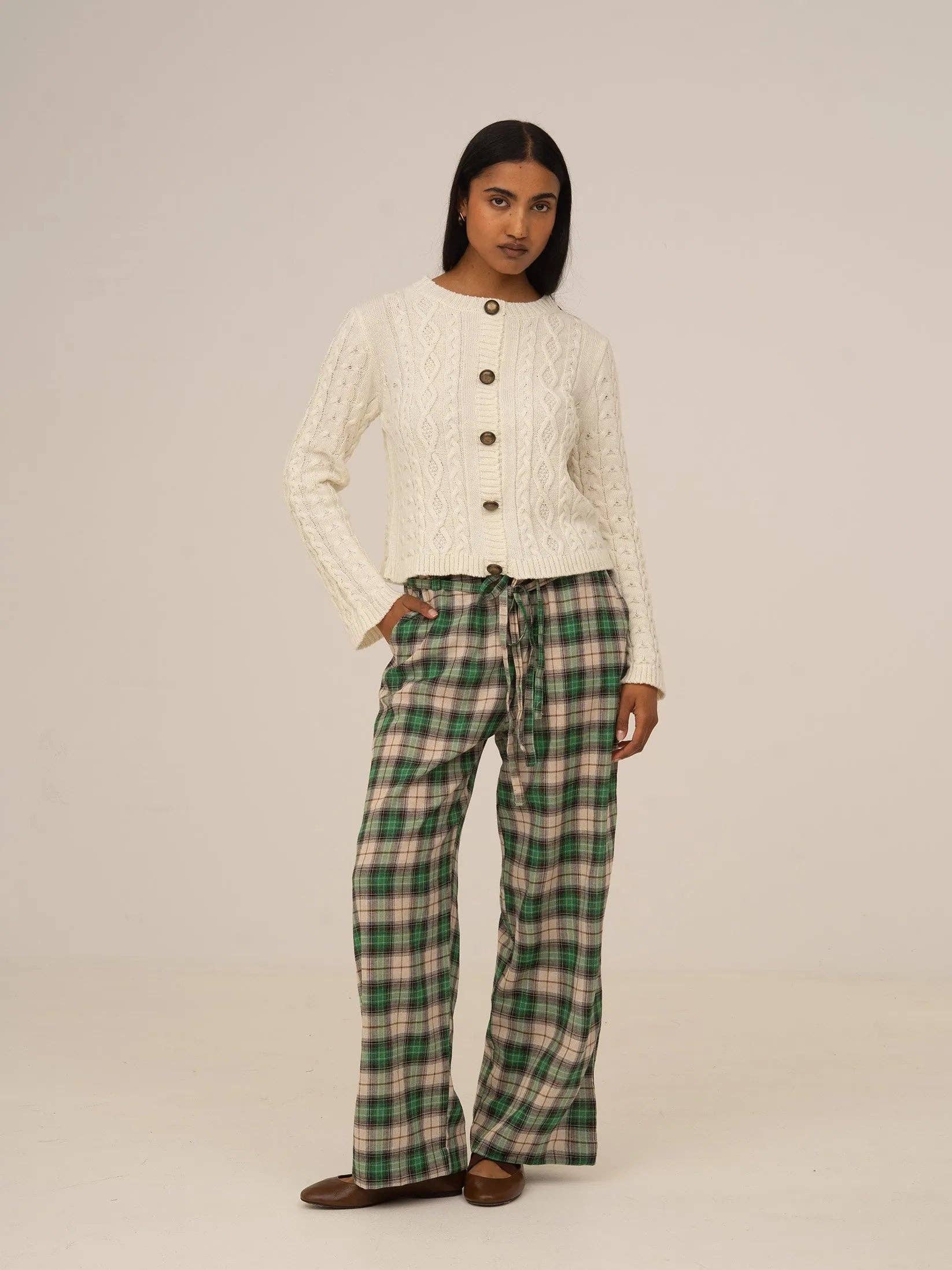 CARMEN SAYS – Großhandel Hose – Damen – Kleegrüne karierte Hose5