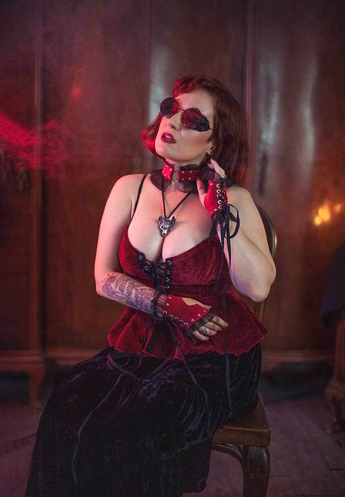 Costurero Real - Wholesale Costume - Women's - Red Velvet Corset bodice, Tapestry Victorian Gothic vampire9