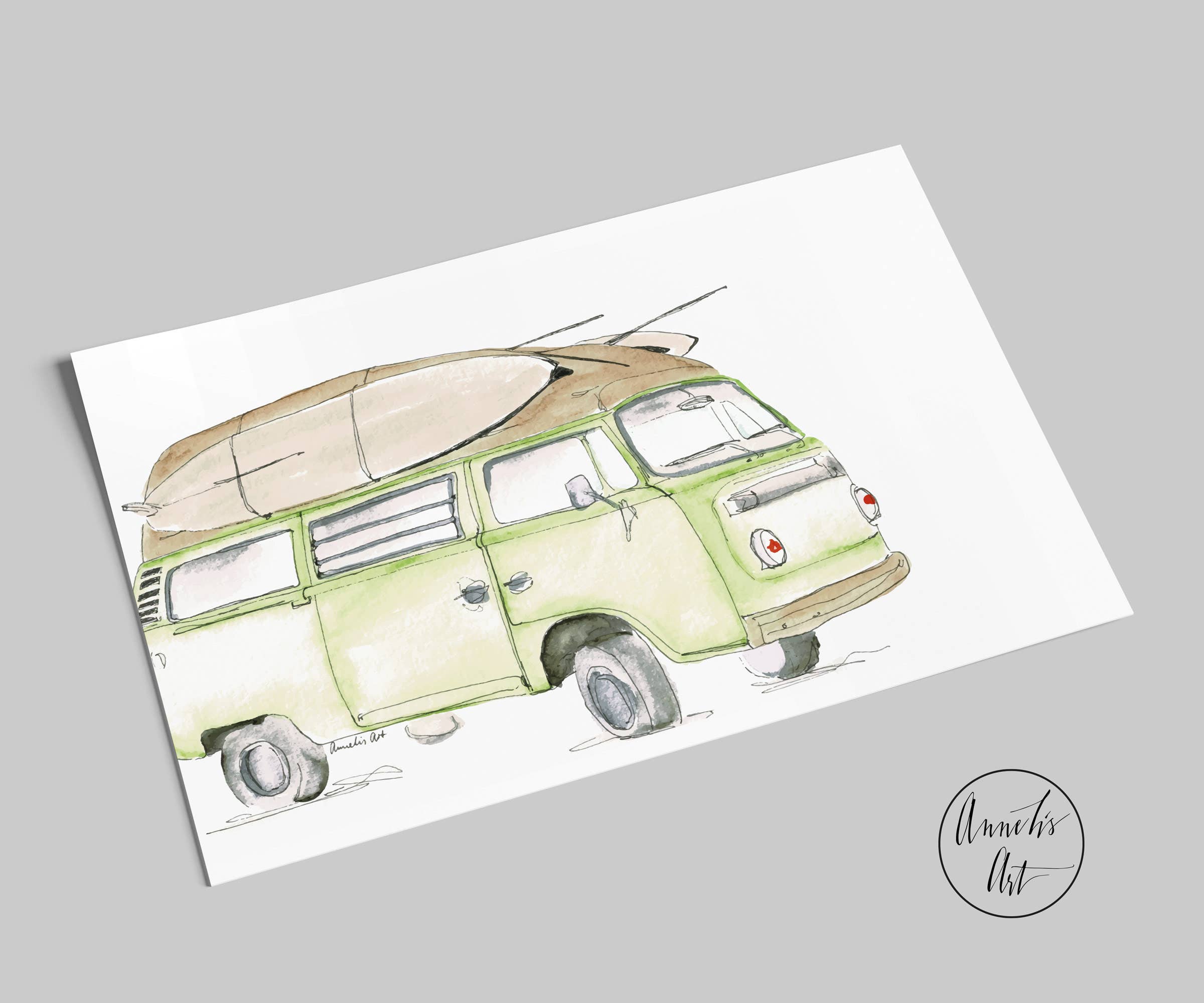 Annelis Art International - Vendita all'ingrosso Cartoline - Cartolina da Campeggio e Surf | Furgone Verde con Tavola da Surf0