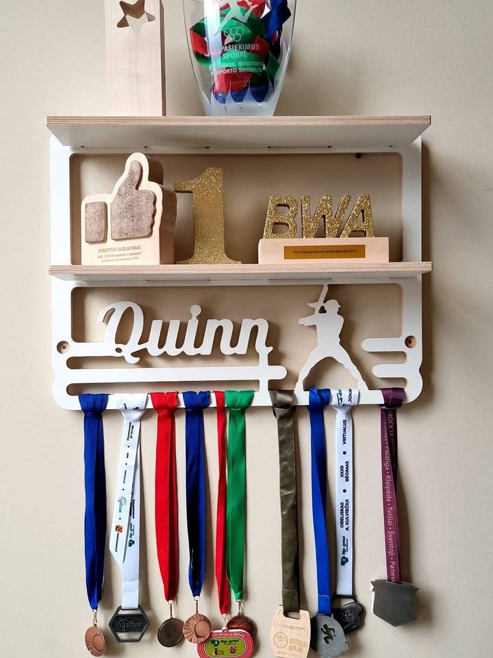 Espositore per medaglie di softball con nome personalizzato per la vendita all'ingrosso da parte di Woodinout