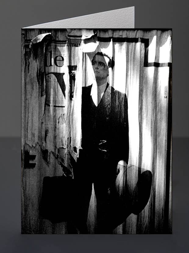 Mailand / Verkäufer mit Taschen v2 / Grußkarte für den Großhandel von Eliot Siegel & The British Art Gallery