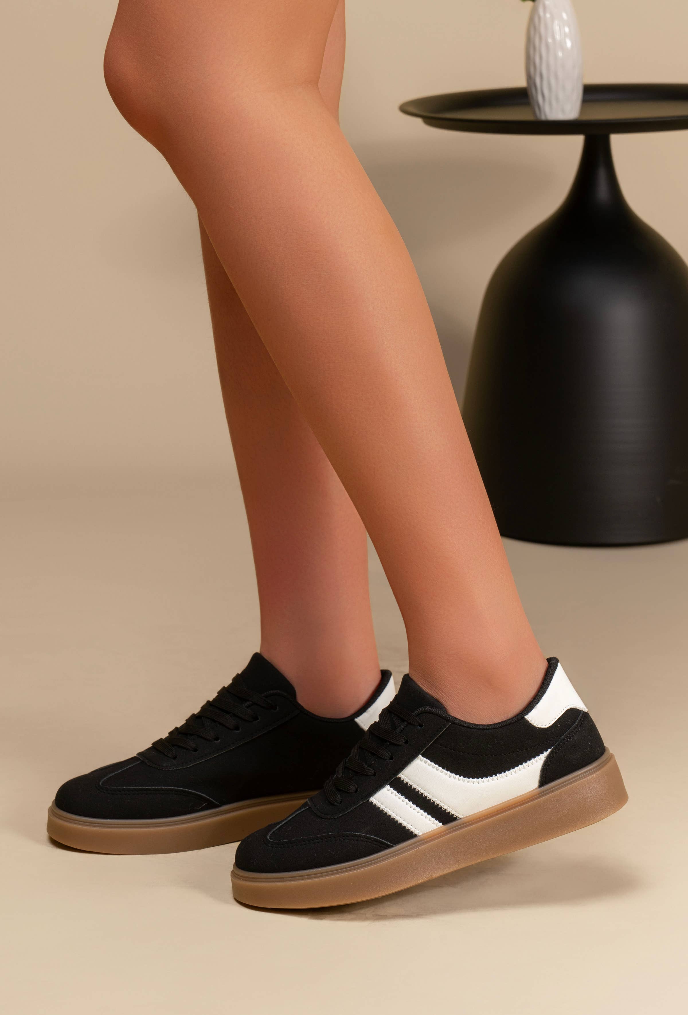 C'M PARIS - Wholesale Lifestyle Sneakers - Women's - Low Retro Sneakers with Double Straps 12127