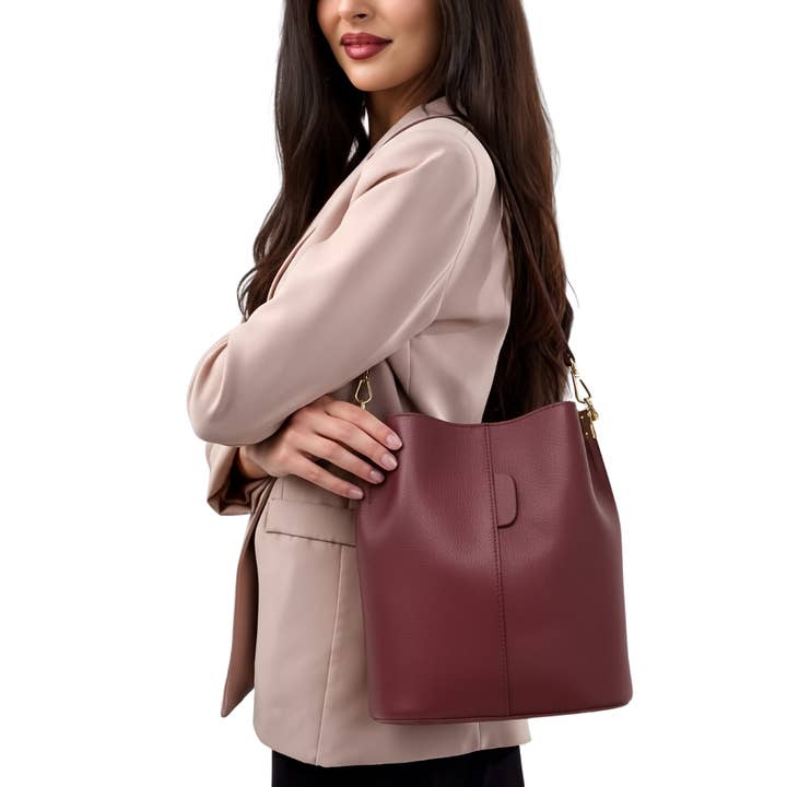 SAC SEAU EN CUIR ITALIEN AUTHENTIQUE GF2554 pour la vente par German Fuentes Handbags