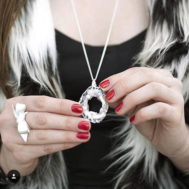 Crystal and Sage - Wholesale Pendant/charm necklace - Ananda Agate Slice Gemstone Necklace6