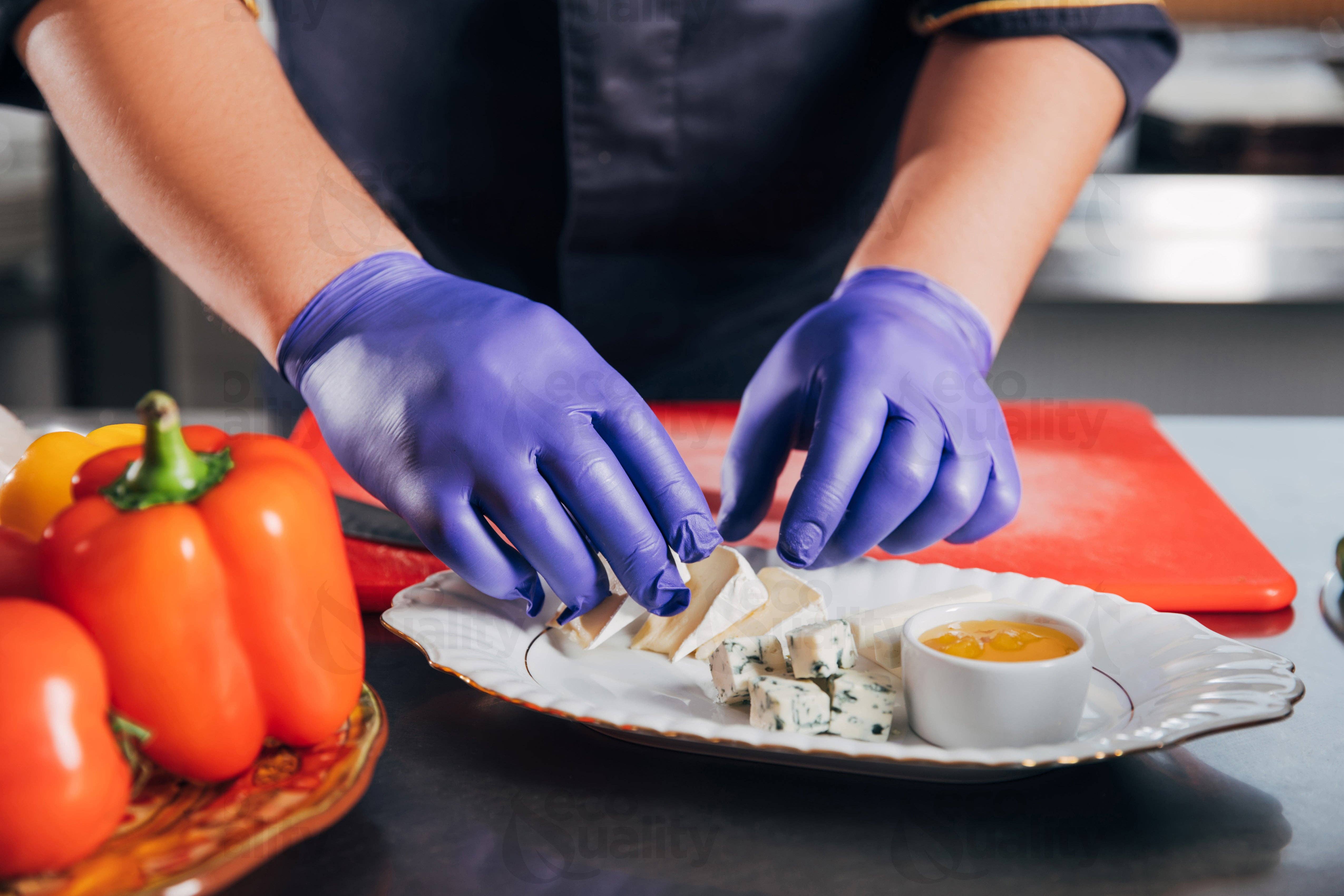 EcoQuality - Wholesale Cleaning Gloves - Medium Blue Nitrile Exam Gloves, Disposable, Latex Rubber3