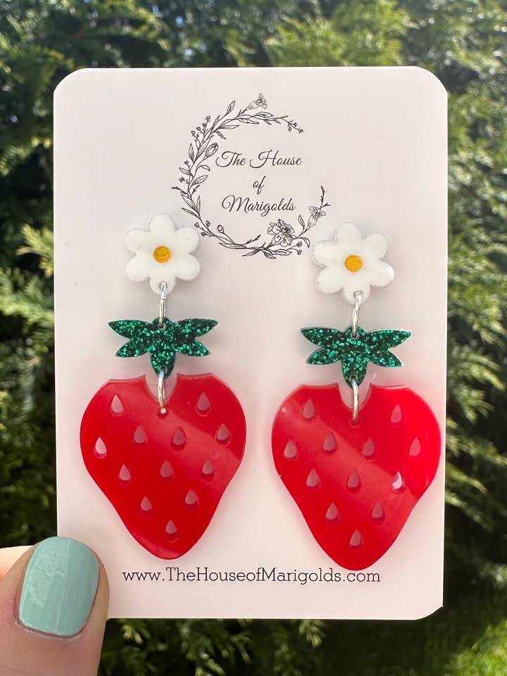 Orecchini pendenti a forma di fragola, orecchini estivi per la vendita all'ingrosso da parte di The House of Marigolds