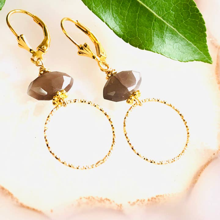 Boucles d'oreilles Lindsay pour la vente par Howling Dog Artisan Jewellery