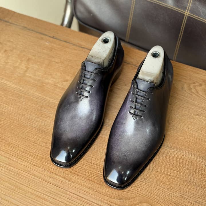 Grau-schwarz patinierte Wholecut-Oxfords für den Großhandel von The Royale Leather