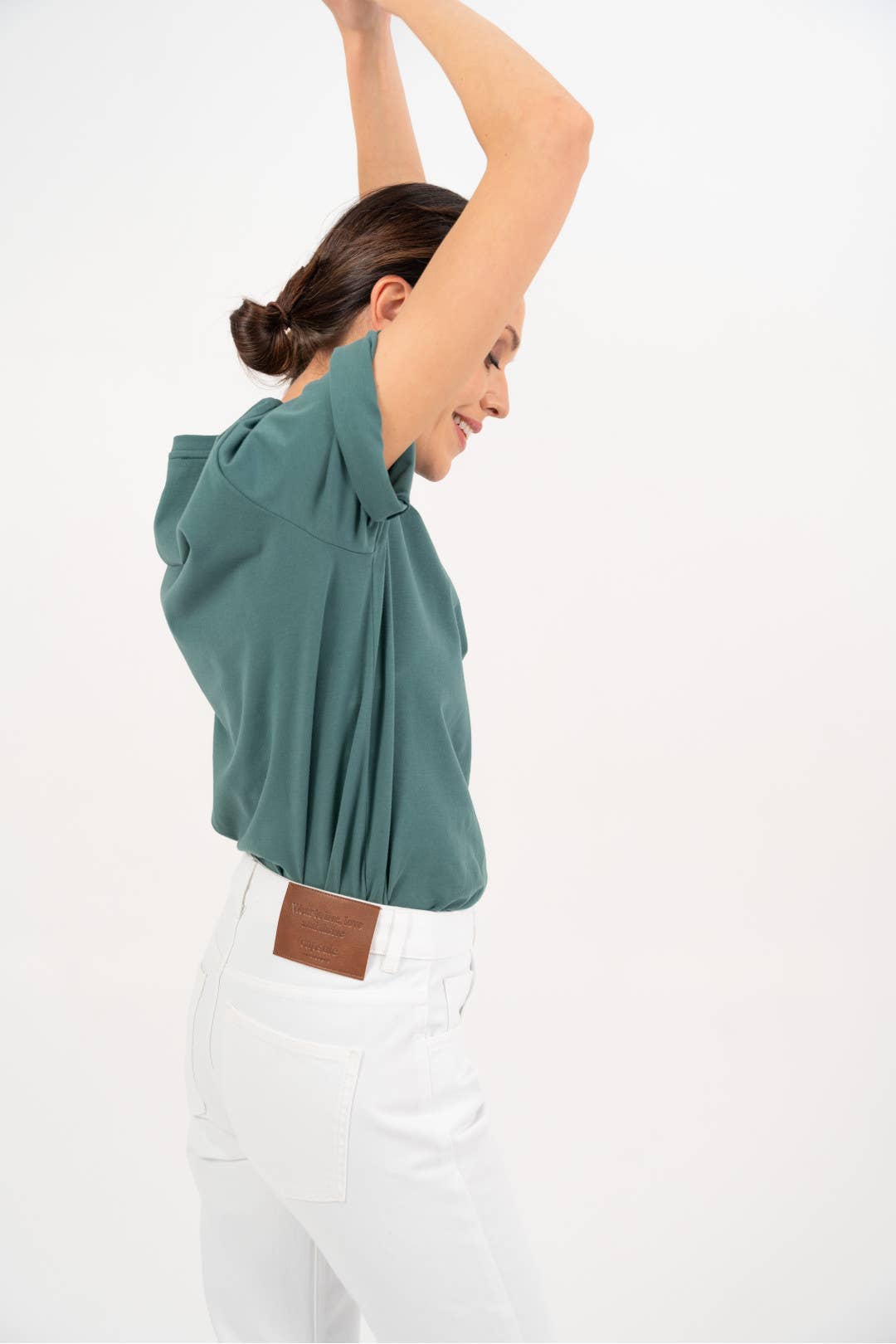 CAPSULE by Agnė Gilytė - Wholesale Jeans - Women's - Cropped jeans 'SKORPIOS' | high quality cotton13