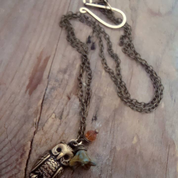 Fuchsia Bloom Studio - Vente Colliers à pendentif - Collier hibou en laiton avec bijoux Blossom Woodland1