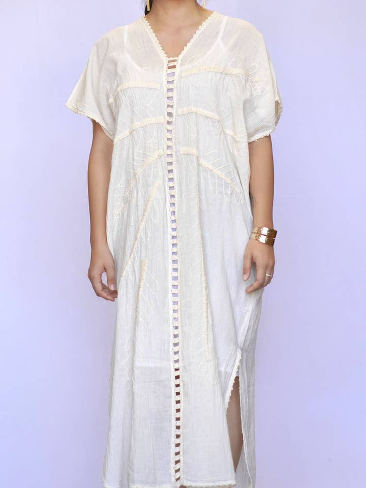 Vestido Kaftan com Recorte Longo Dawn Eye Marfim por atacado de Dolma