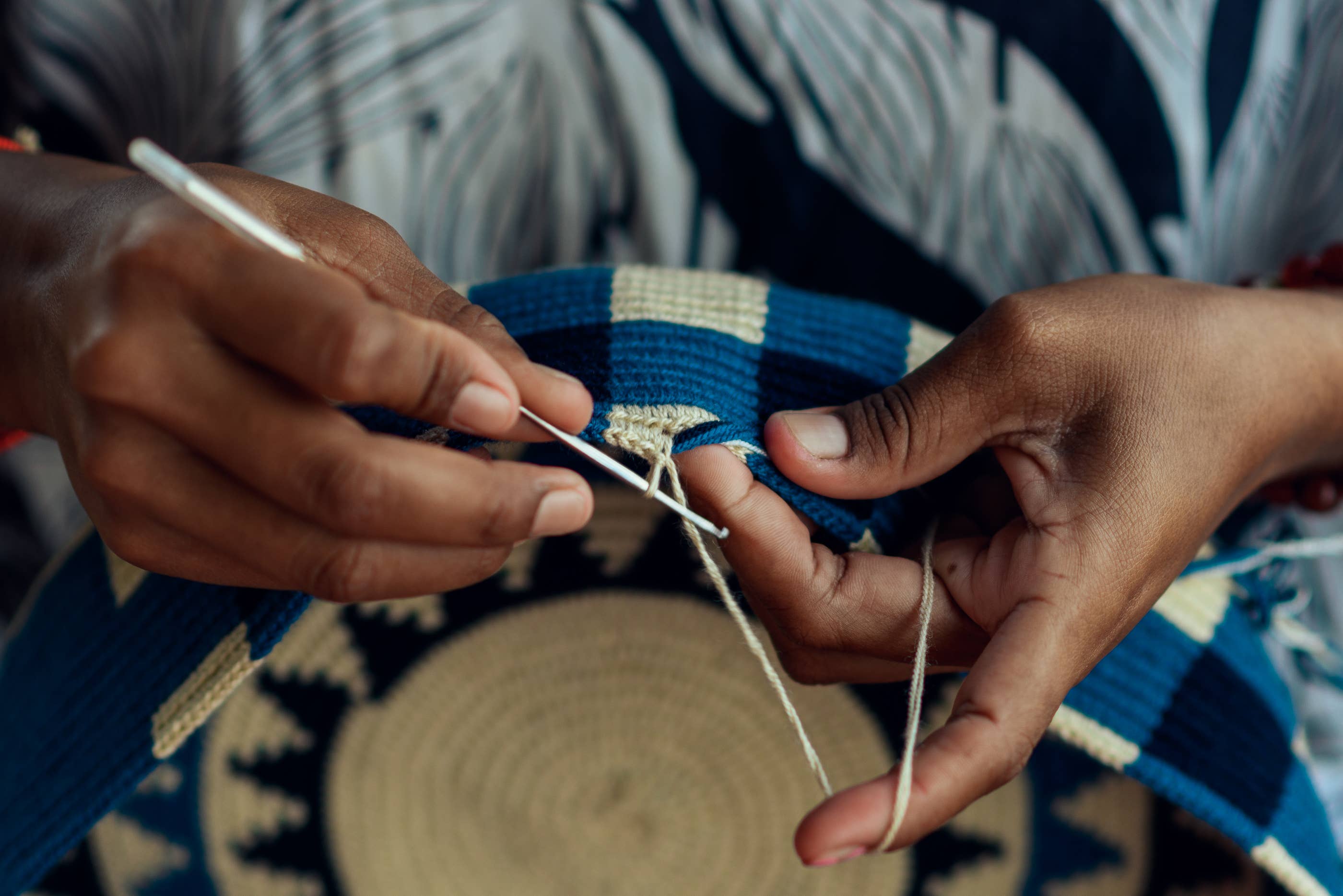 Lombia + Co. – Engroshandel Crossbodytaske - Dame – Bedst sælgende Etnisk WAYUU Mochila (Guariche Størrelse M)7